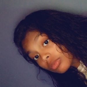 Meet your Posher, Elia